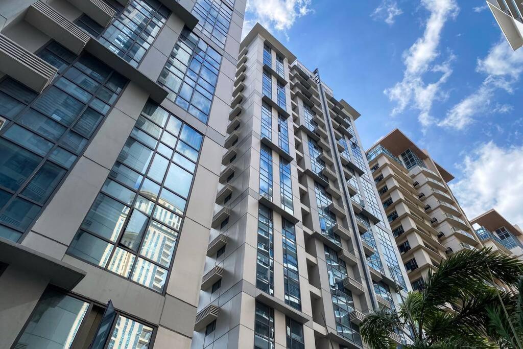 Apartment Stayhere Relax & Retreat In Viceroy Mckinley Hill