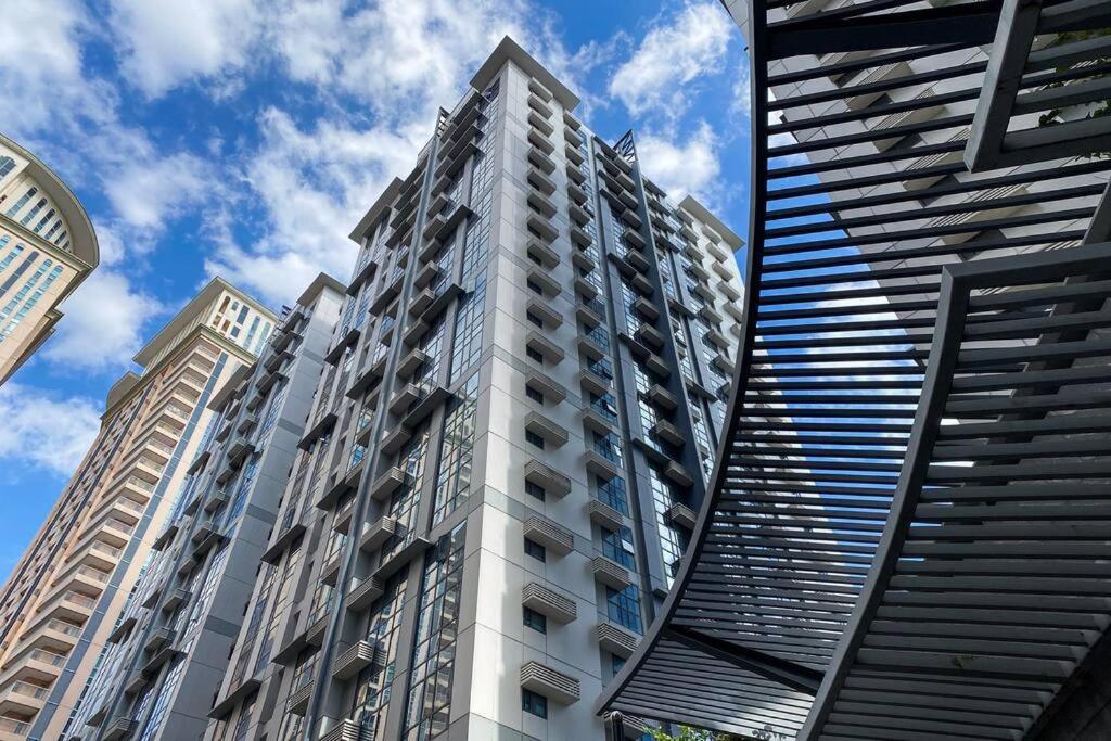 Stayhere Relax & Retreat In Viceroy Mckinley Hill *
