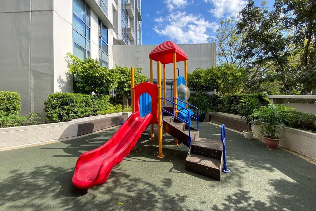 Stayhere Relax & Retreat In Viceroy Mckinley Hill