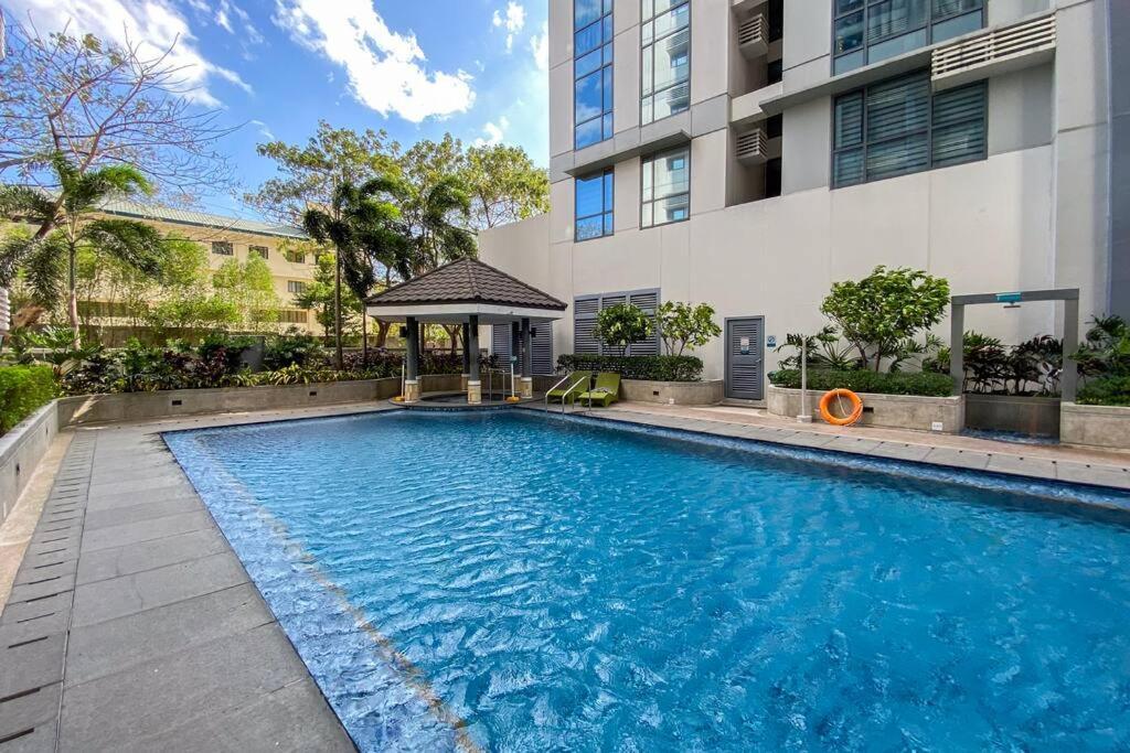 Apartment Stayhere Relax & Retreat In Viceroy Mckinley Hill Manila