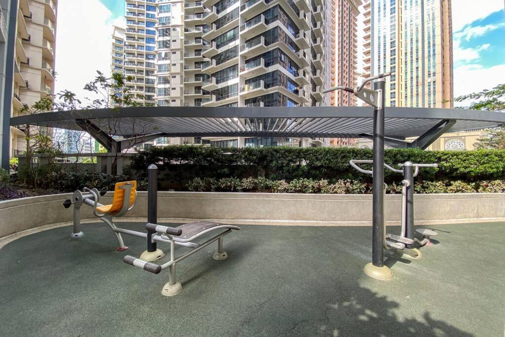 Stayhere Relax & Retreat In Viceroy Mckinley Hill *