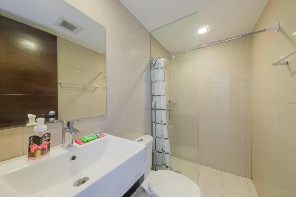 Stayhere Relax & Retreat In Viceroy Mckinley Hill Apartment