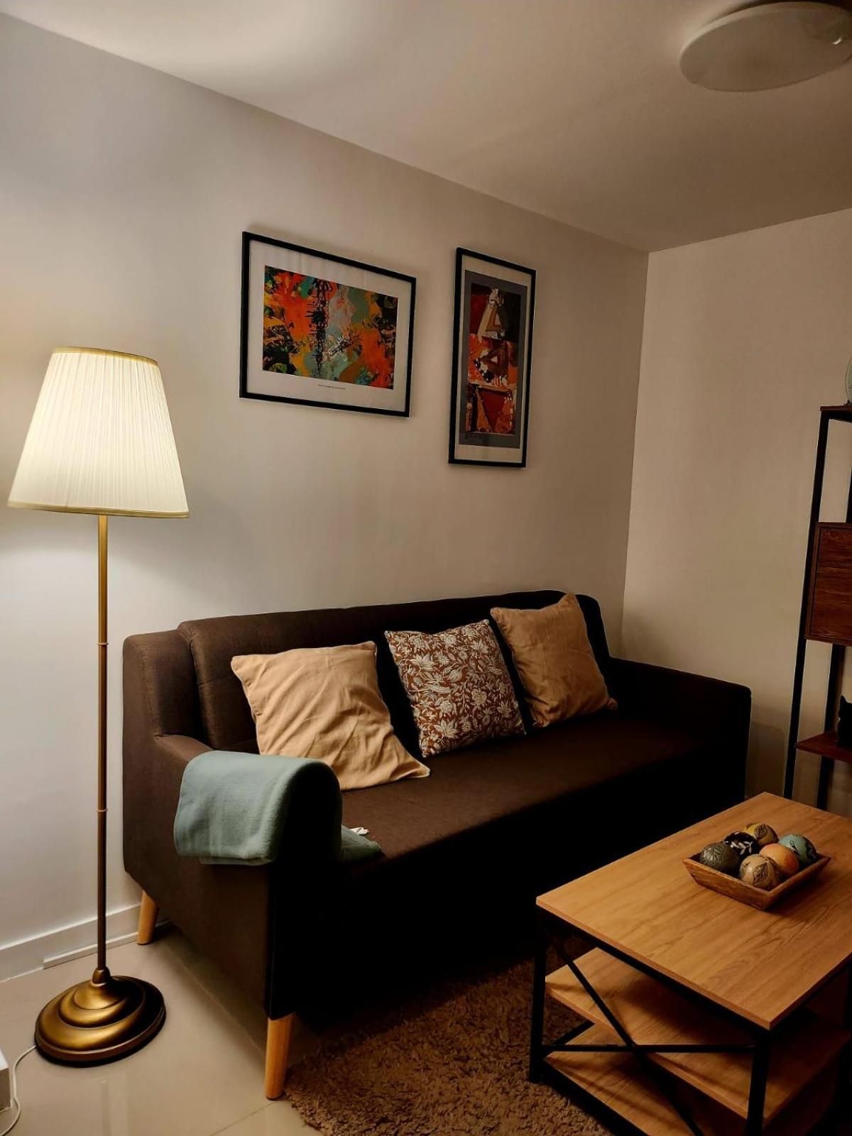 Victoria Towers D - 2 Bedroom Mejia Flat Apartment Manila