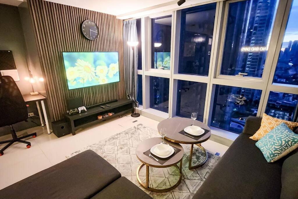 Apartment Spacious Executive 3br With Ps4 & Bathtub In Bgc *