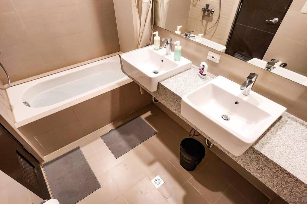 Apartment Spacious Executive 3br With Ps4 & Bathtub In Bgc Manila