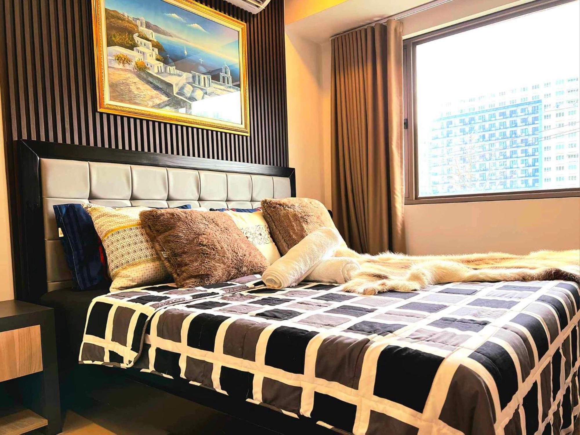 Keyless Entry Executive 2br With King Bed, Jacuzzi Pool, Live Tv & Hbo Max, Fast Wifi, Free Parking Near Moa * Manila