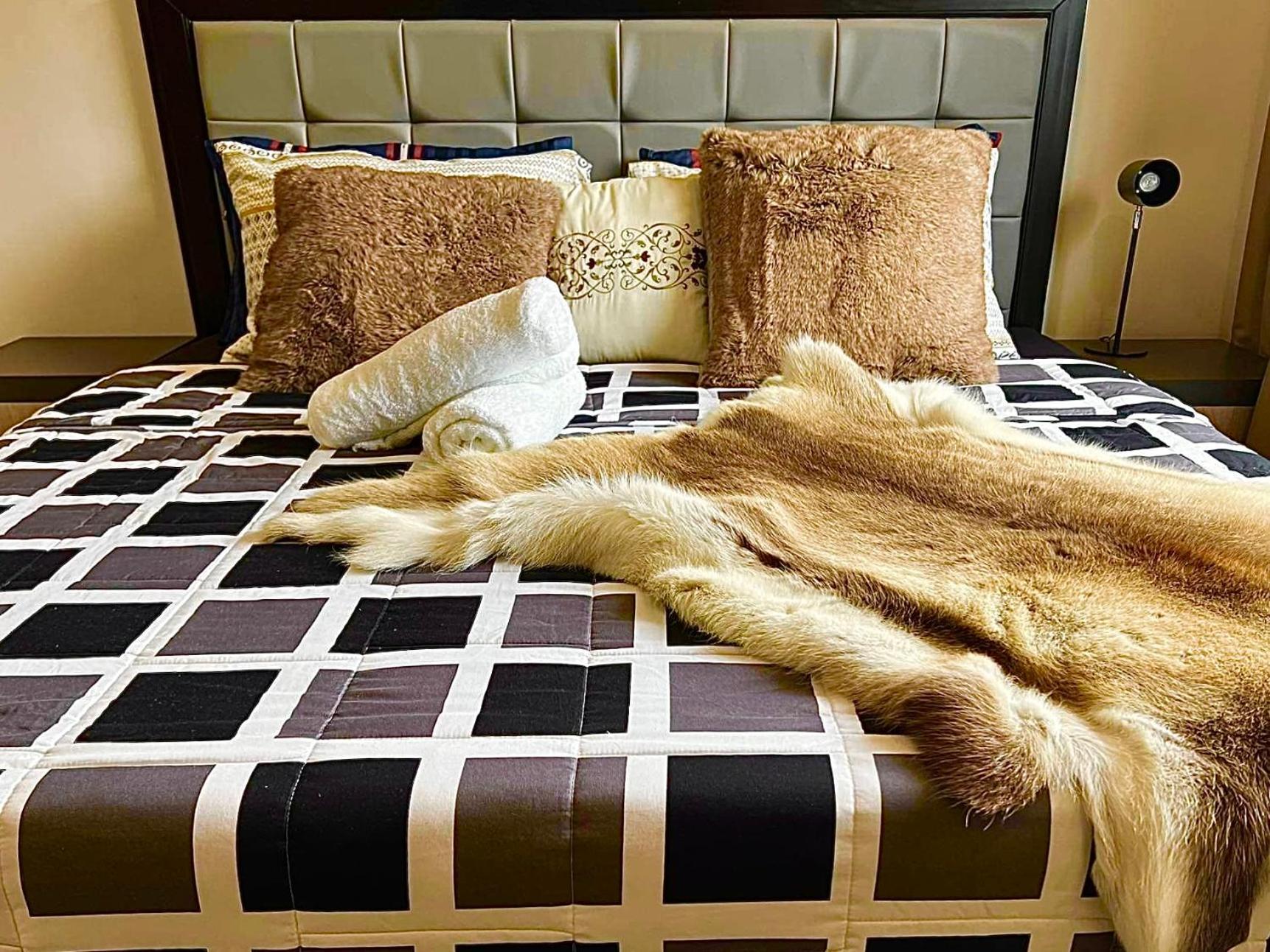 Keyless Entry Executive 2br With King Bed, Jacuzzi Pool, Live Tv & Hbo Max, Fast Wifi, Free Parking Near Moa Apartment