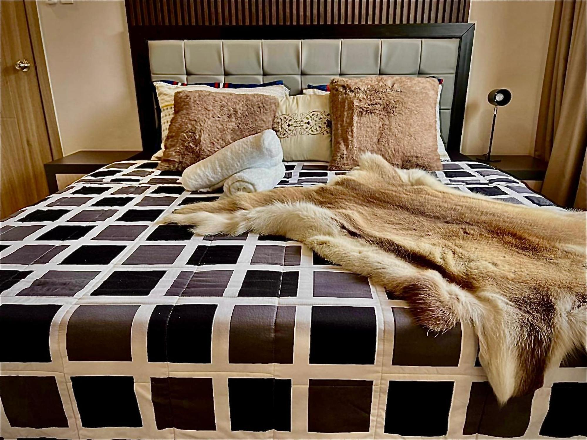 Apartment Keyless Entry Executive 2br With King Bed, Jacuzzi Pool, Live Tv & Hbo Max, Fast Wifi, Free Parking Near Moa