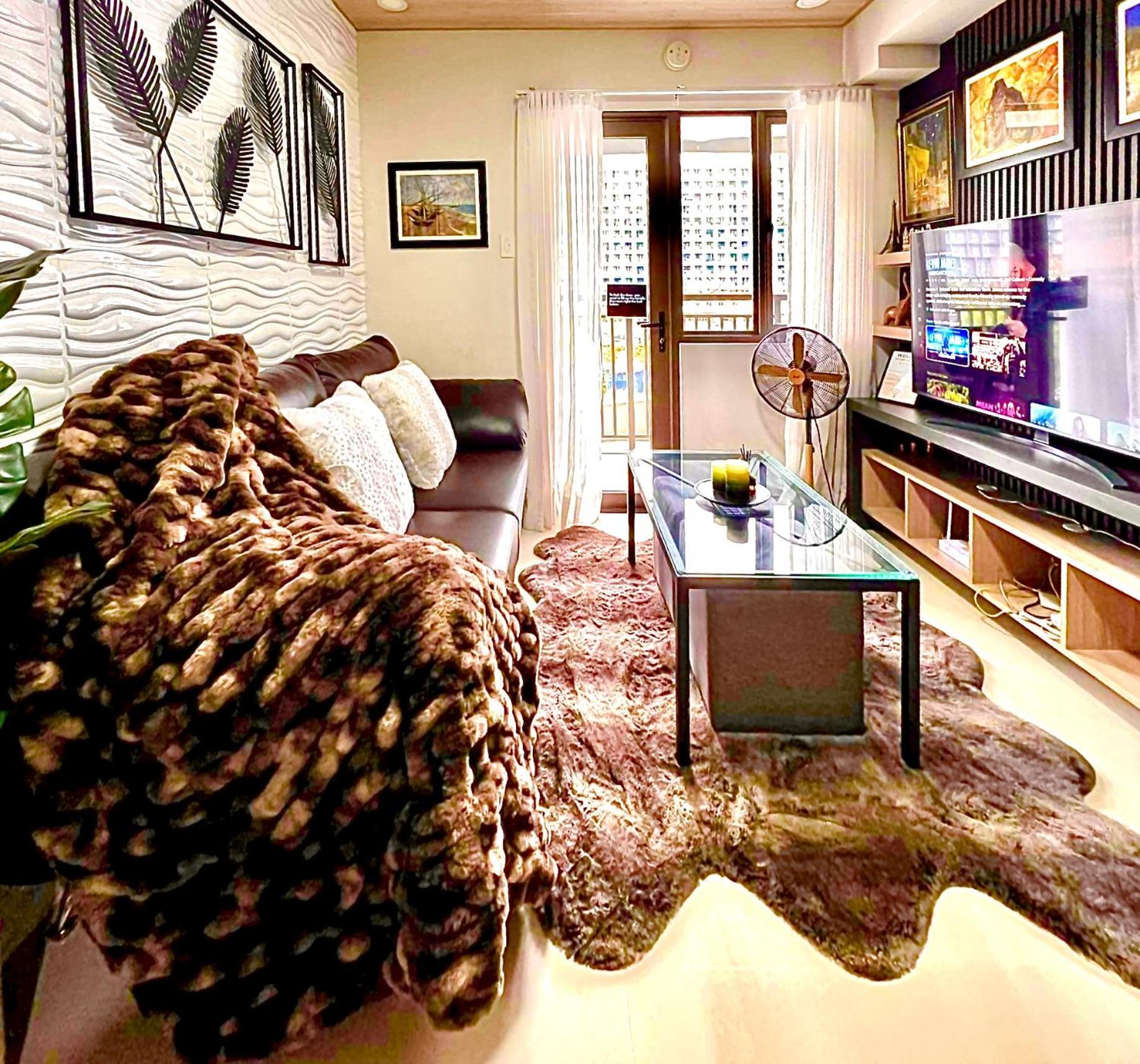 Keyless Entry Executive 2br With King Bed, Jacuzzi Pool, Live Tv & Hbo Max, Fast Wifi, Free Parking Near Moa Apartment *