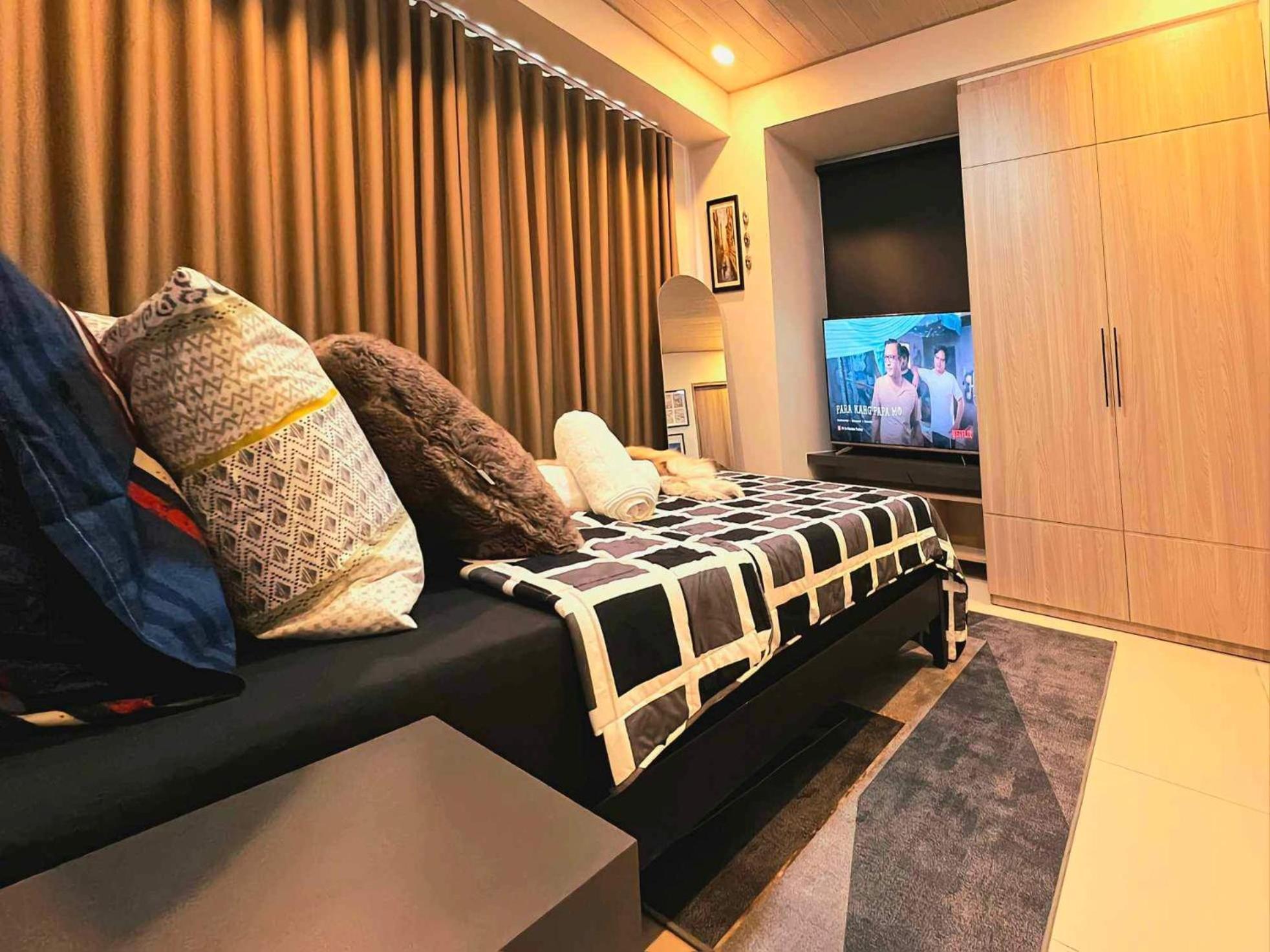 Apartment Keyless Entry Executive 2br With King Bed, Jacuzzi Pool, Live Tv & Hbo Max, Fast Wifi, Free Parking Near Moa *