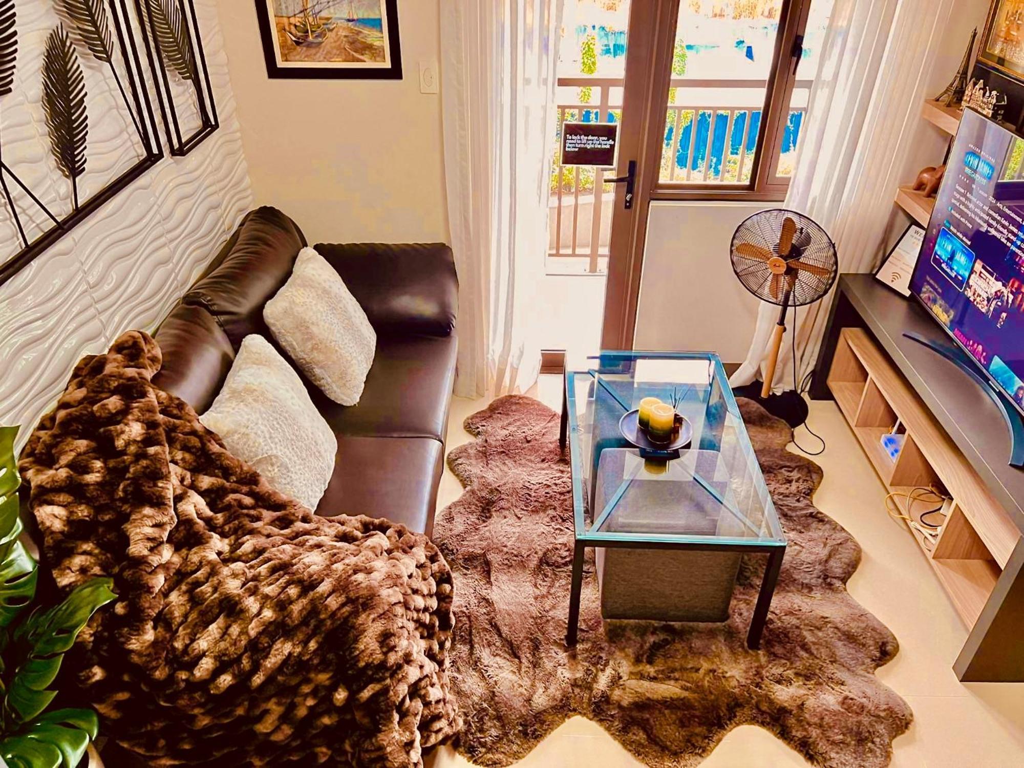 Keyless Entry Executive 2br With King Bed, Jacuzzi Pool, Live Tv & Hbo Max, Fast Wifi, Free Parking Near Moa Manila