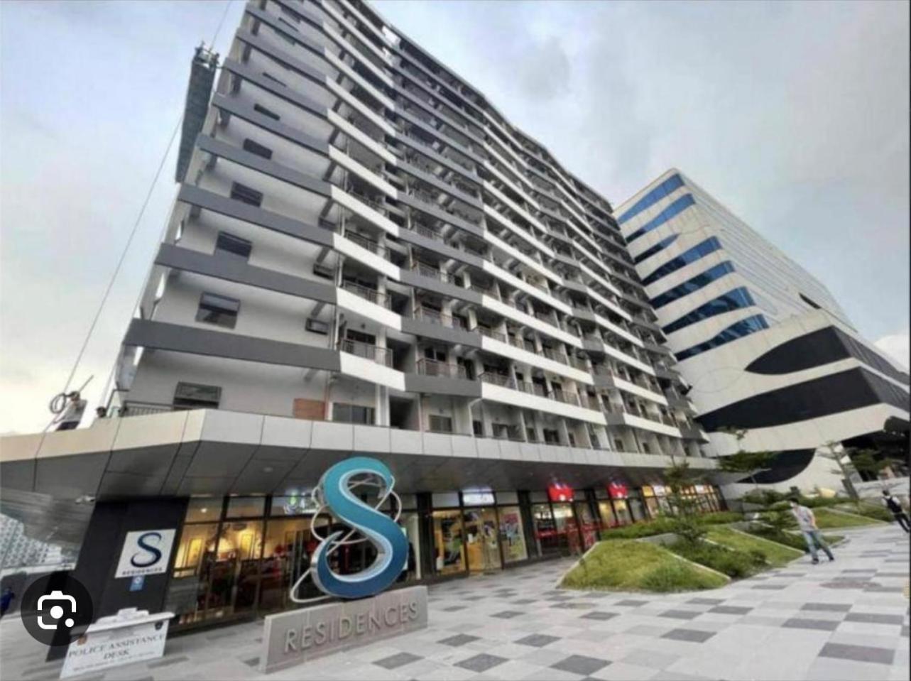 Keyless Entry Executive 2br With King Bed, Jacuzzi Pool, Live Tv & Hbo Max, Fast Wifi, Free Parking Near Moa Apartment Manila