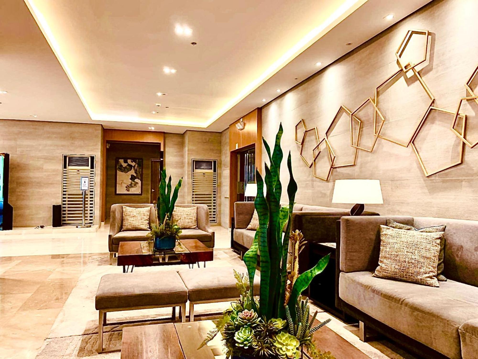 Apartment Keyless Entry Executive 2br With King Bed, Jacuzzi Pool, Live Tv & Hbo Max, Fast Wifi, Free Parking Near Moa
