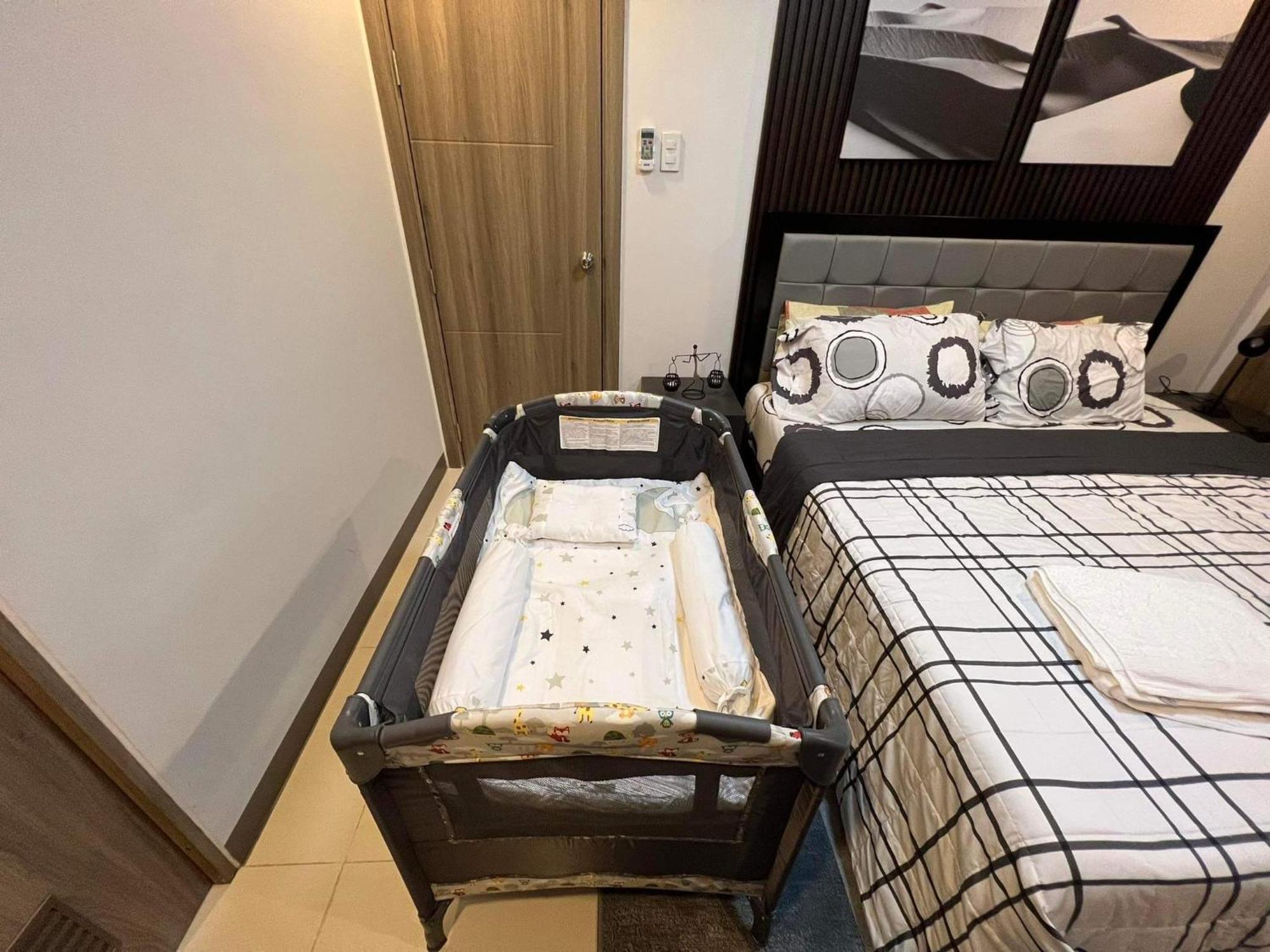Keyless Entry Executive 2br With King Bed, Jacuzzi Pool, Live Tv & Hbo Max, Fast Wifi, Free Parking Near Moa *