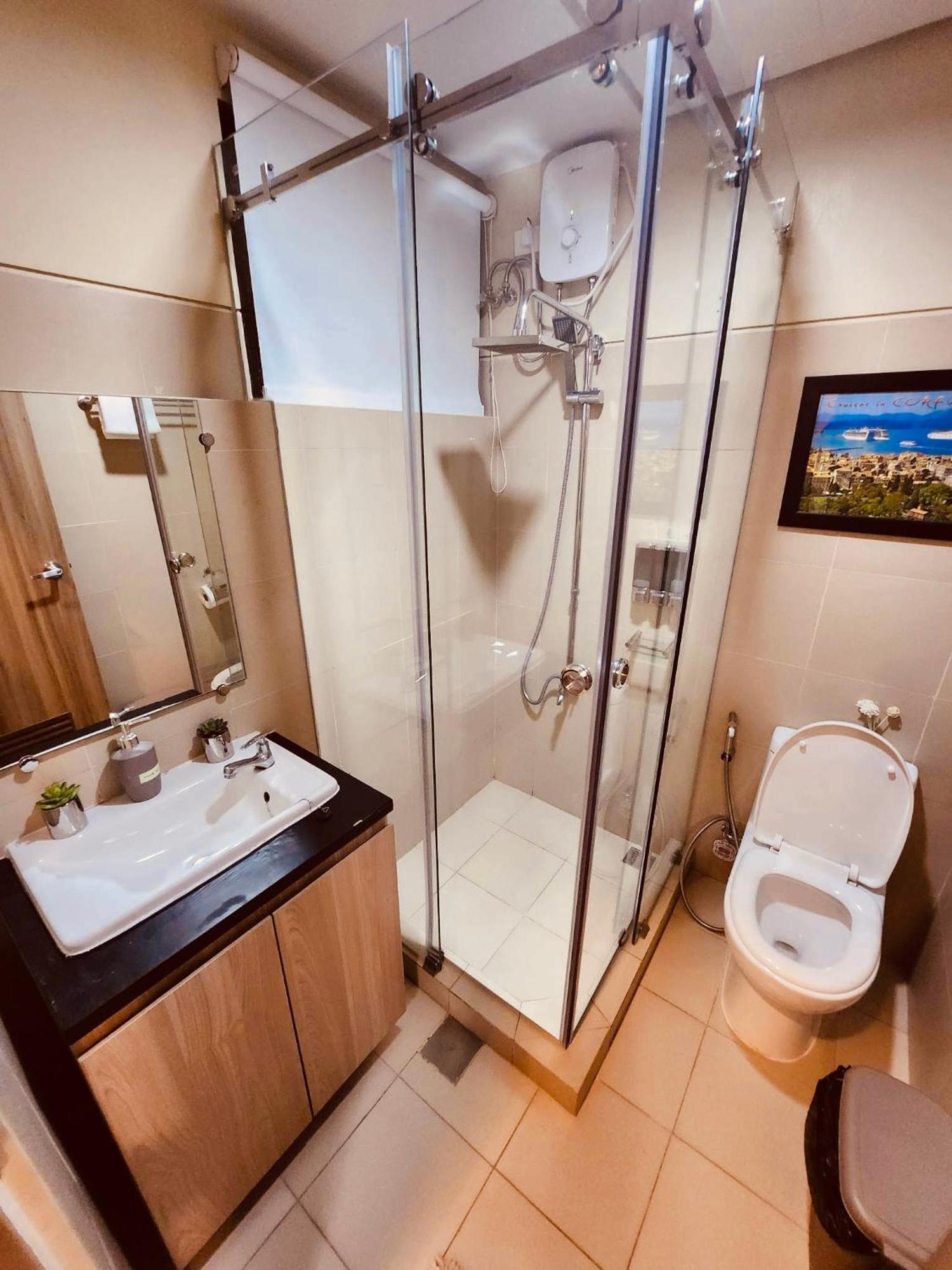 Keyless Entry Executive 2br With King Bed, Jacuzzi Pool, Live Tv & Hbo Max, Fast Wifi, Free Parking Near Moa Apartment *