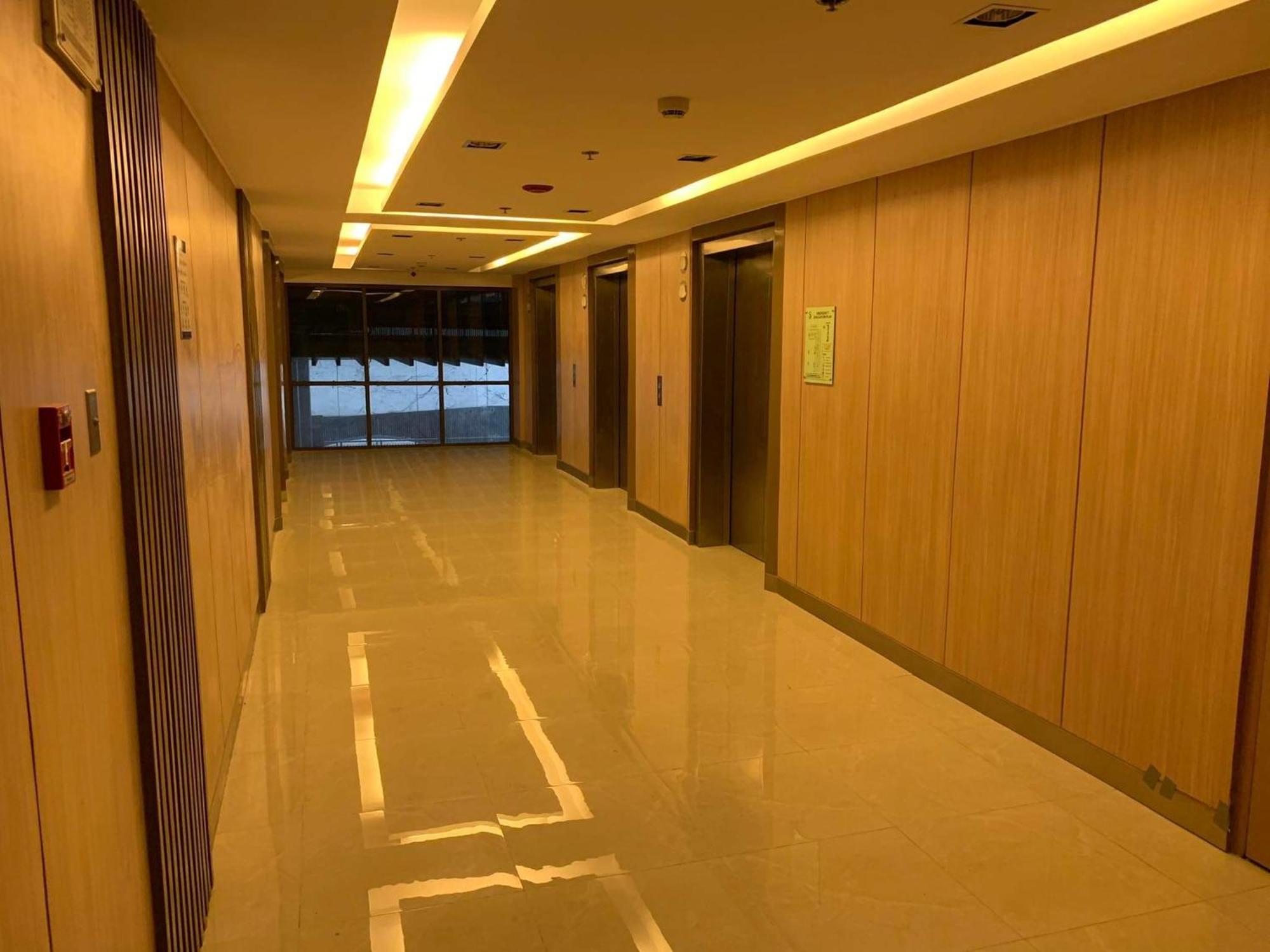 Keyless Entry Executive 2br With King Bed, Jacuzzi Pool, Live Tv & Hbo Max, Fast Wifi, Free Parking Near Moa Manila