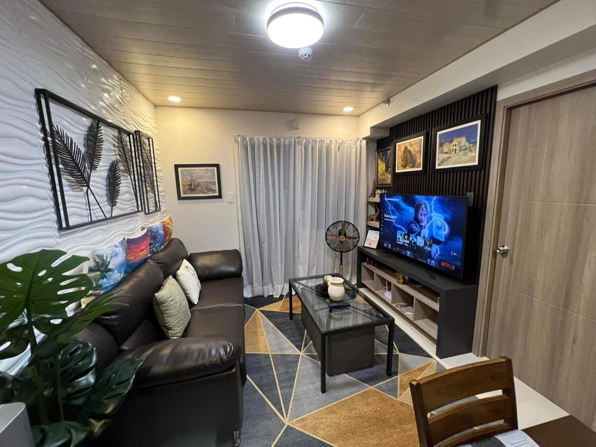 Keyless Entry Executive 2br With King Bed, Jacuzzi Pool, Live Tv & Hbo Max, Fast Wifi, Free Parking Near Moa Apartment *
