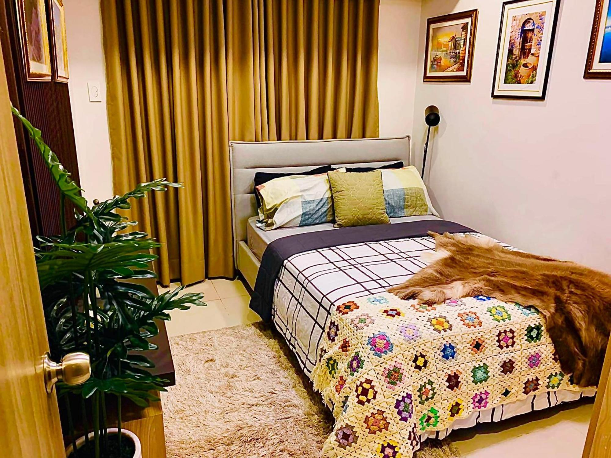 Keyless Entry Executive 2br With King Bed, Jacuzzi Pool, Live Tv & Hbo Max, Fast Wifi, Free Parking Near Moa * Manila