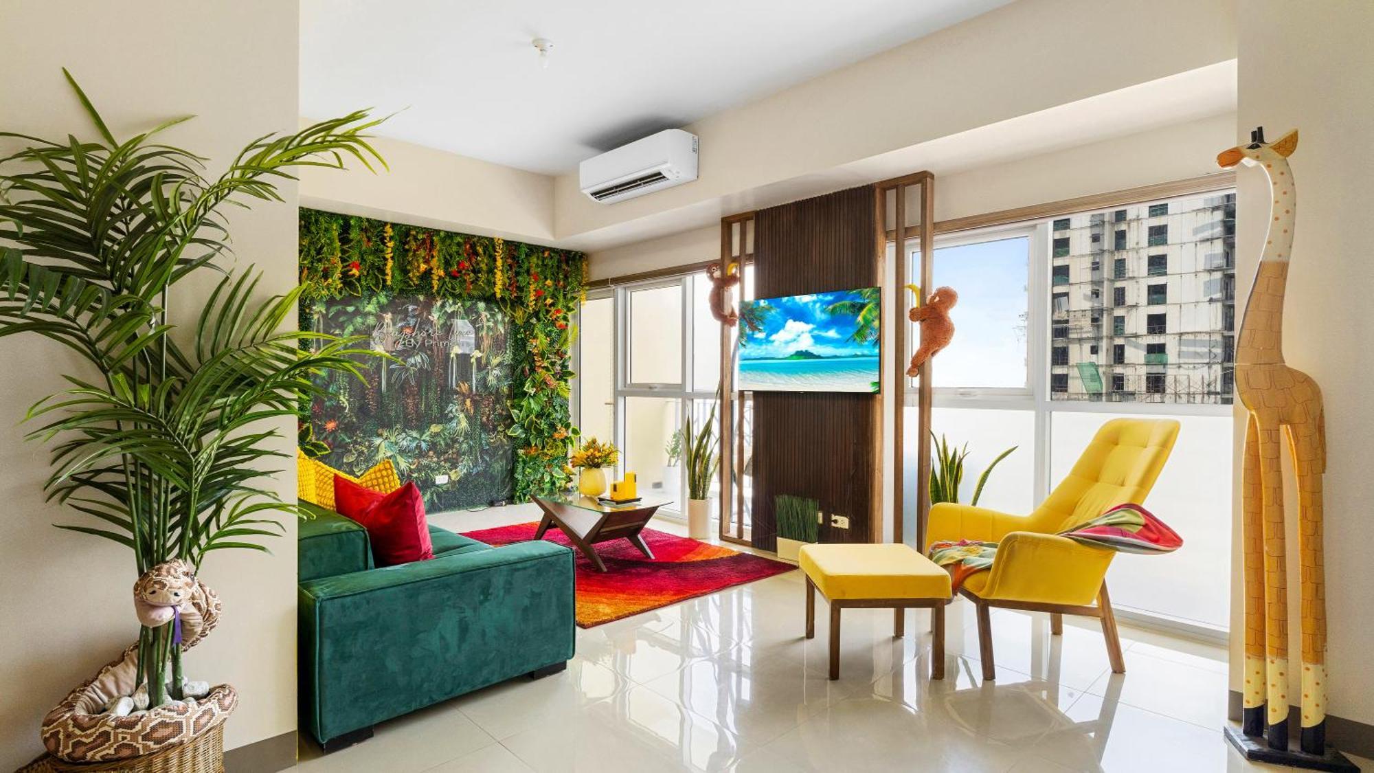 Prime Location, Luxury 4br Minutes To Okada-hyatt-naia-moa-sleeps 16-massage Chair *
