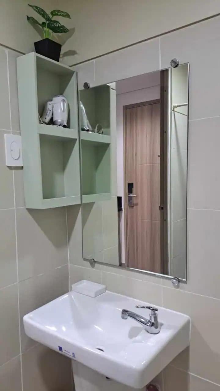 Cozy Near Moa Apartment