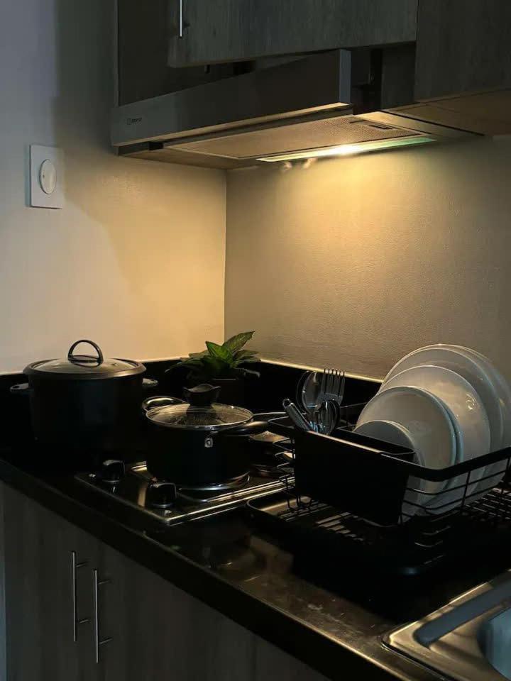 Cozy Near Moa Apartment *