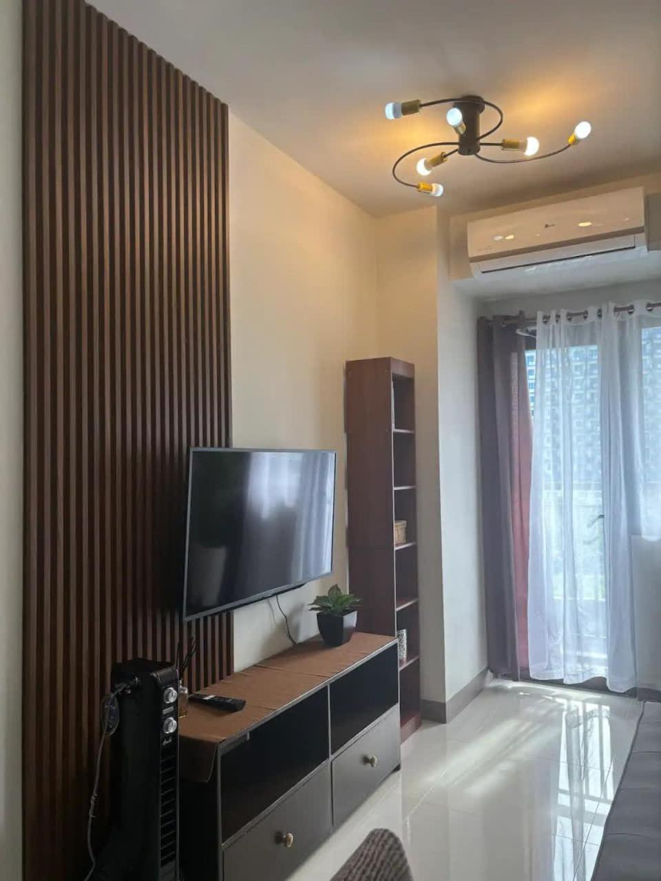 Cozy Near Moa Apartment *