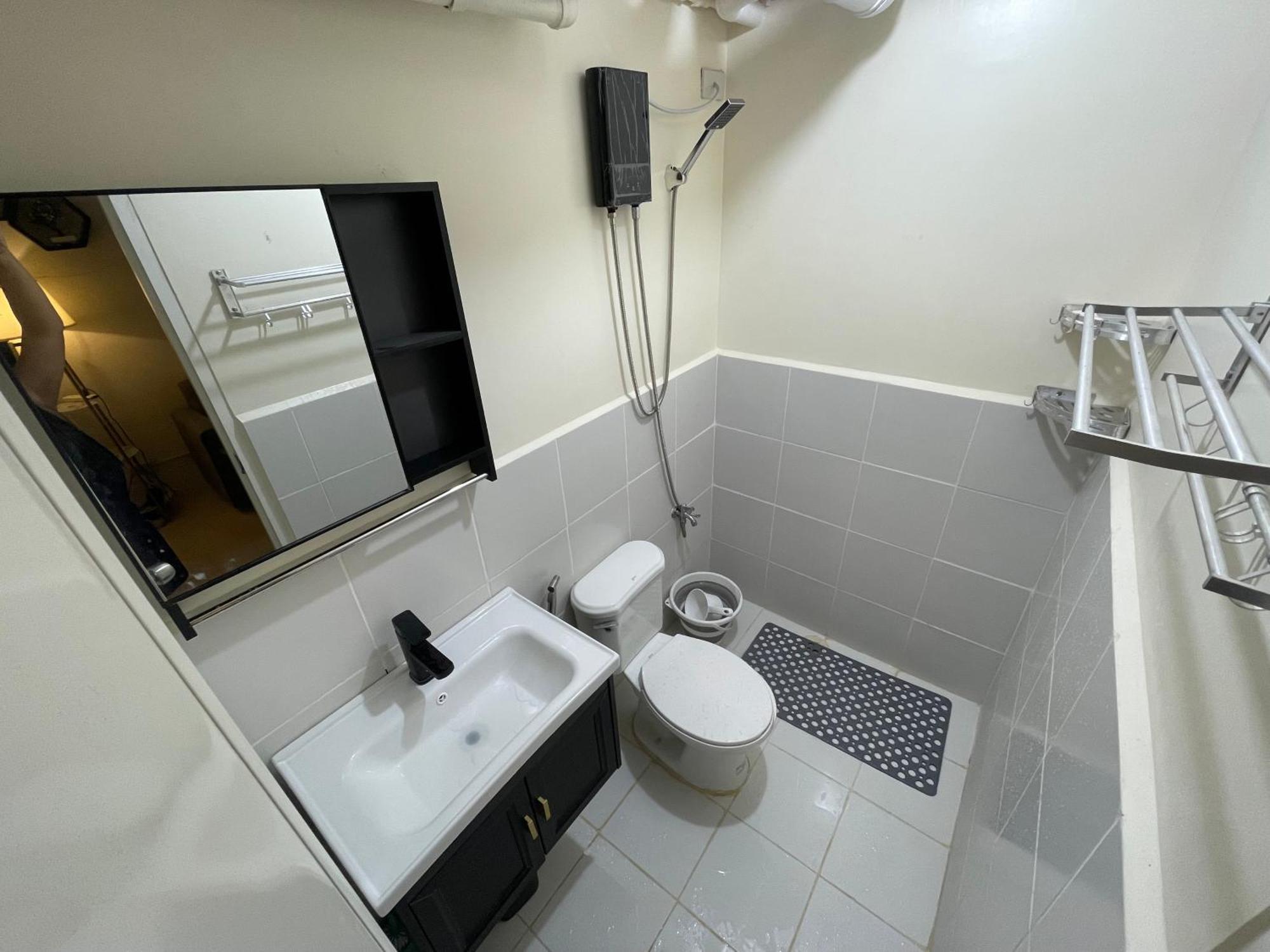 Jelyn Staycation At Urban Deca Homes Aparthotel