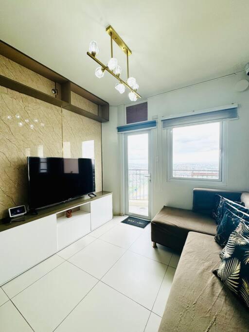 Elegant 2br With Balcony Wifi & Pool In Qc Apartment