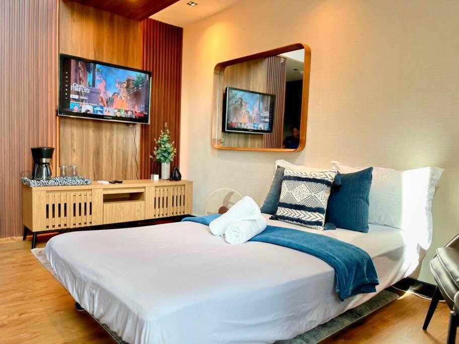 Apartment Avant At The Bgc 1br Loft With Golf Course View