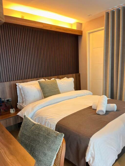 Apartment Avant At The Bgc 1br Loft With Golf Course View *