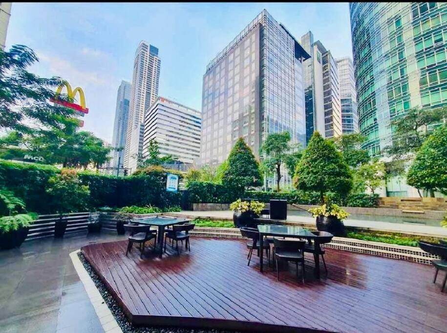 Apartment Avant At The Bgc 1br Loft With Golf Course View Manila