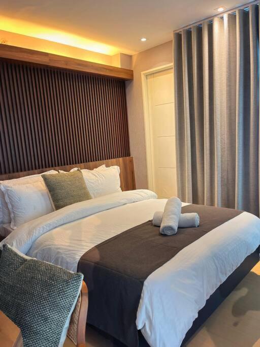 Avant At The Bgc 1br Loft With Golf Course View Apartment Manila