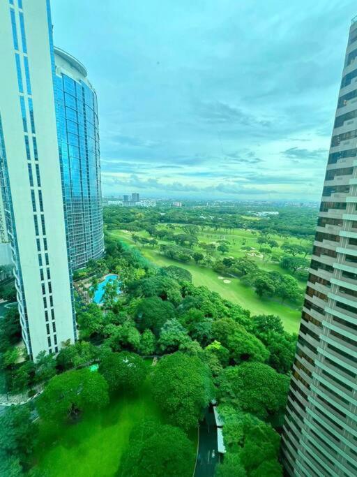 Apartment Avant At The Bgc 1br Loft With Golf Course View Manila