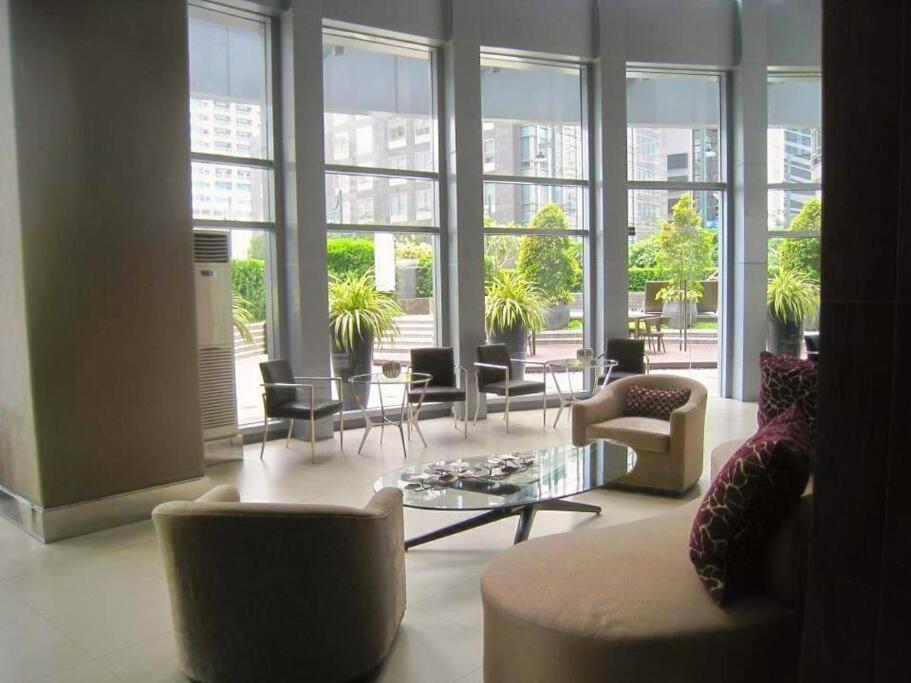 Apartment Avant At The Bgc 1br Loft With Golf Course View Manila