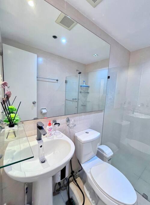 Avant At The Bgc 1br Loft With Golf Course View Apartment