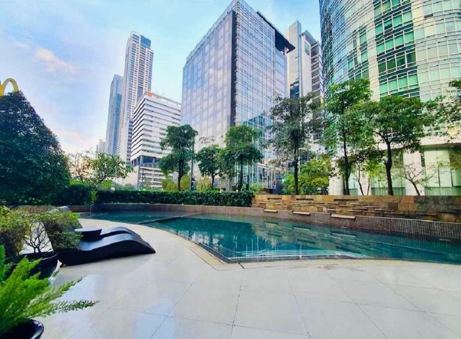 Avant At The Bgc 1br Loft With Golf Course View Apartment Manila