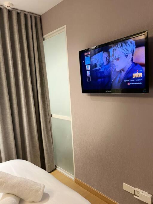 Apartment Avant At The Bgc 1br Loft With Golf Course View Manila