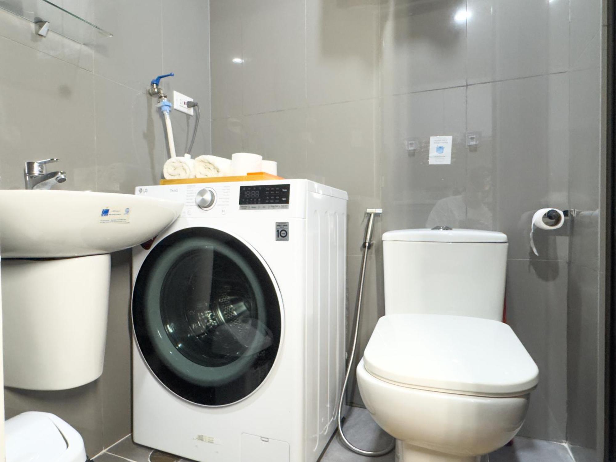 1br Makati, Air Residences M007 Apartment *
