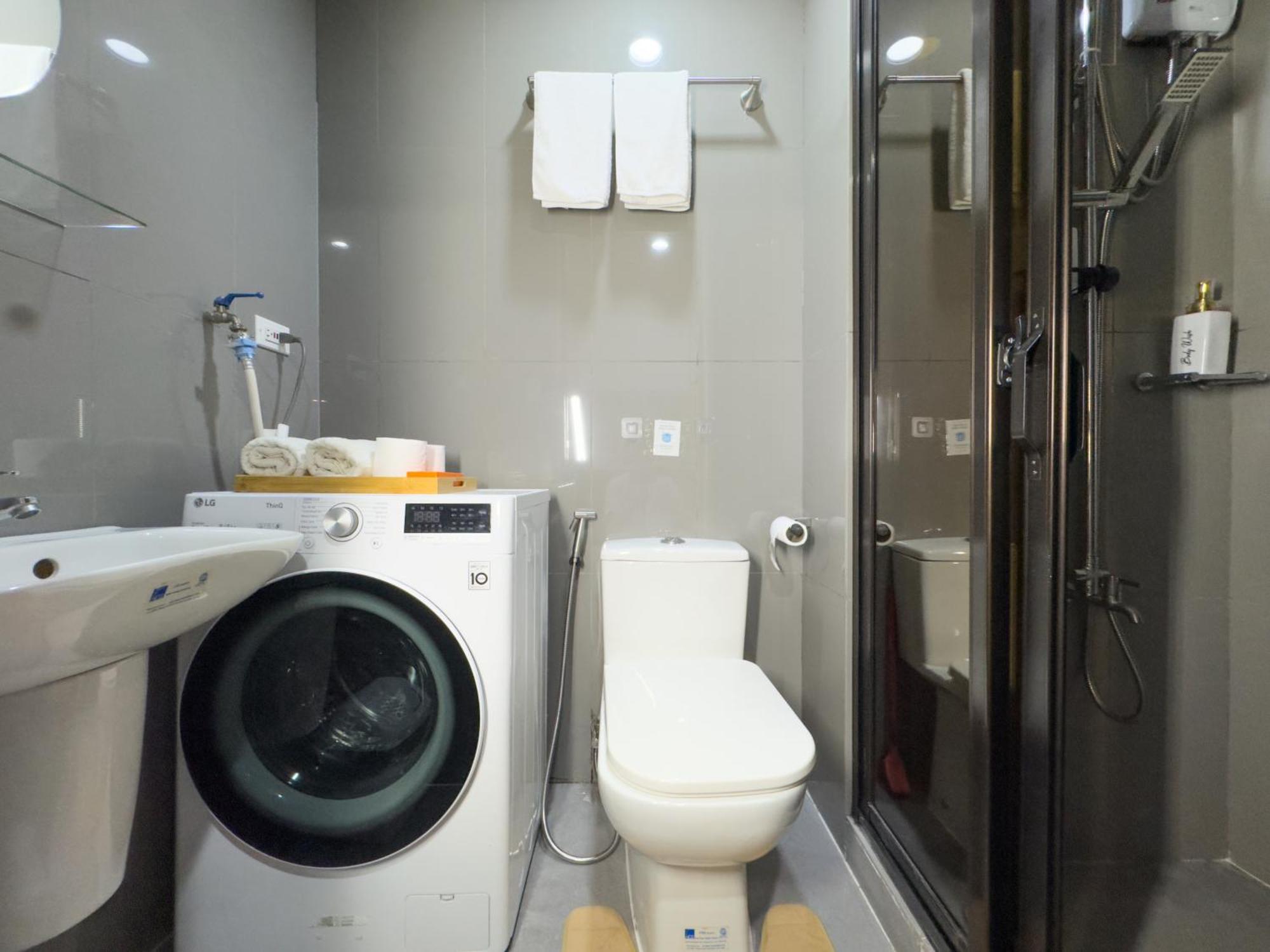 1br Makati, Air Residences M007 *