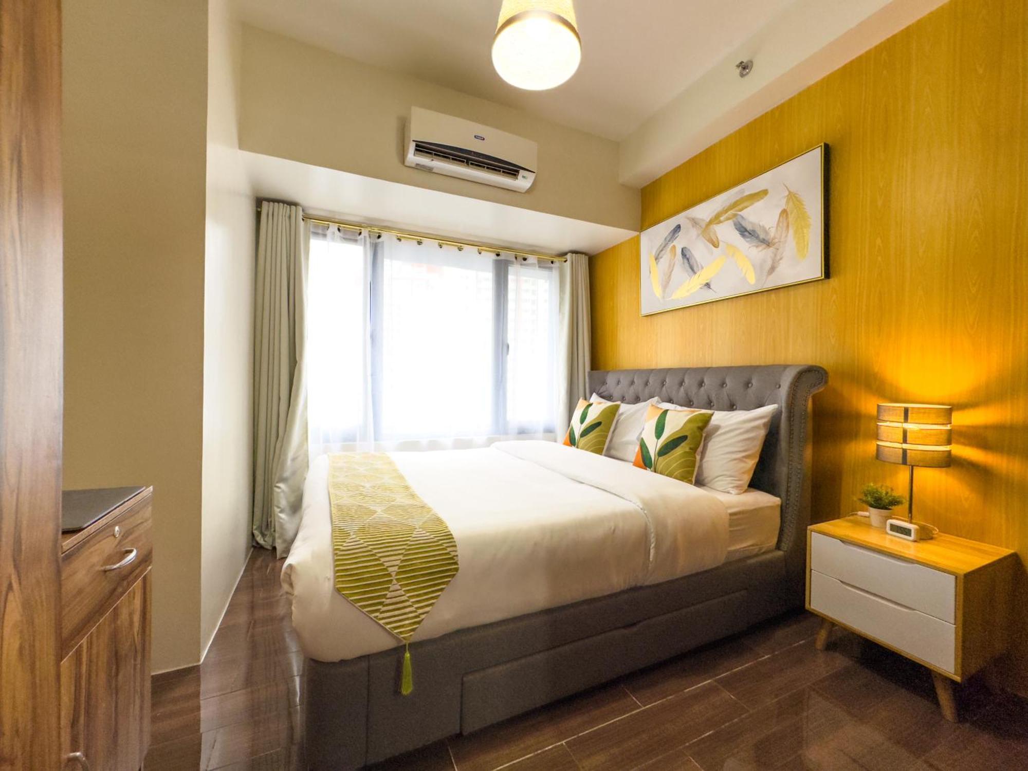 Apartment 1br Makati, Air Residences M007 *