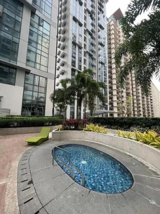 Luxurious Viceroy Walk To Venice Grand Canal Apartment Manila
