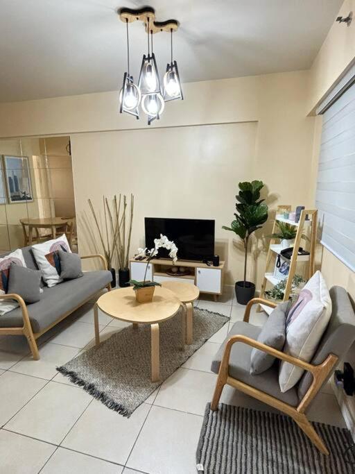 Minimalist 2br In Pasig Apartment *