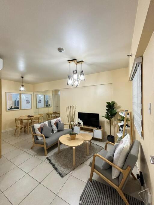 Minimalist 2br In Pasig Apartment *