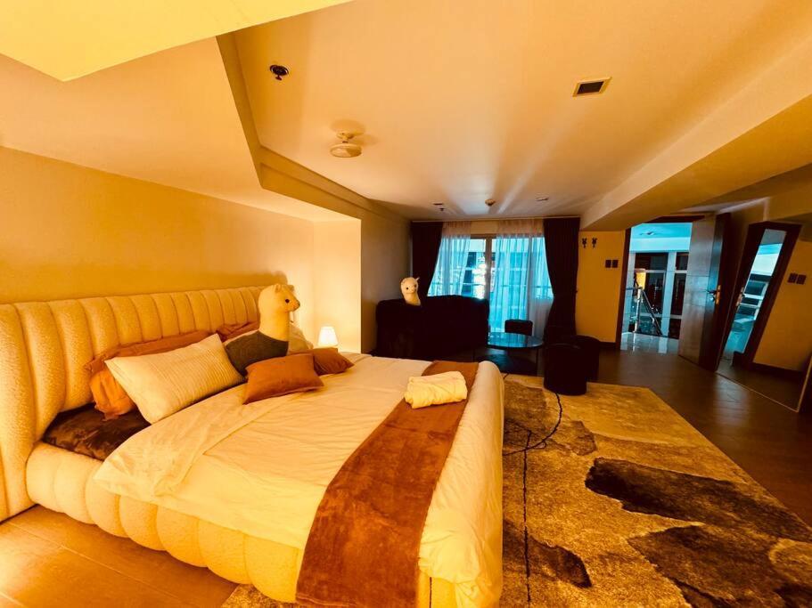 Alpaca-lemon Penthouse Manila