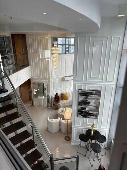Alpaca-lemon Penthouse Apartment