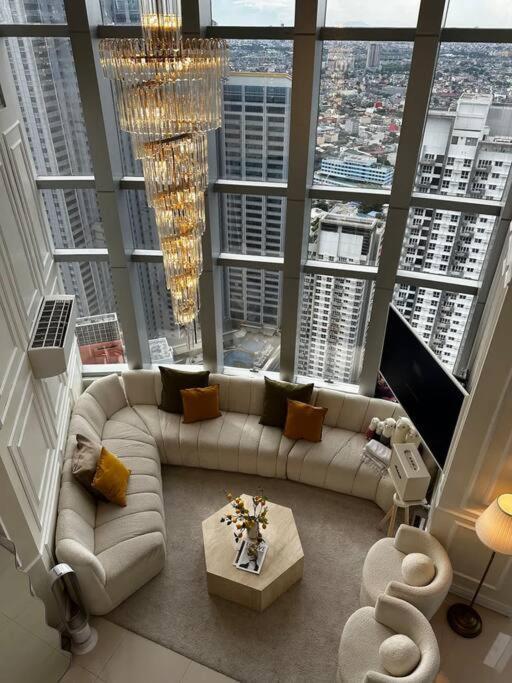 Alpaca-lemon Penthouse Apartment *