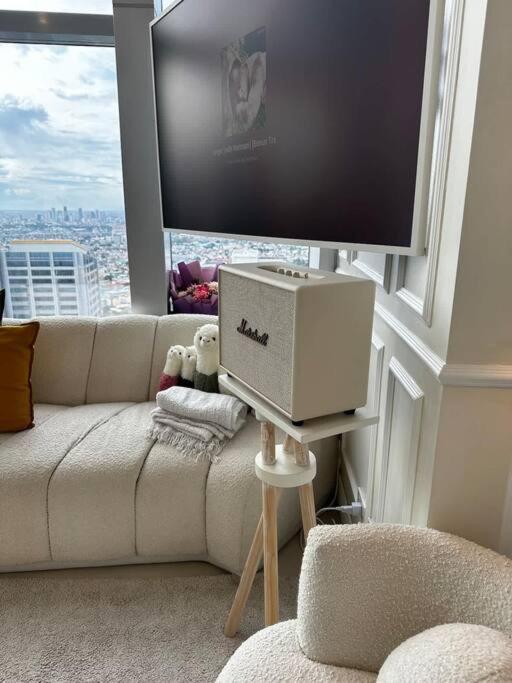 Alpaca-lemon Penthouse Apartment Manila
