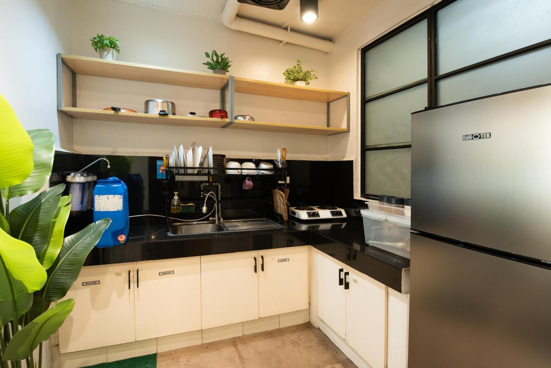 Homestay Homey And Cozey Poblacion Makati S02 *
