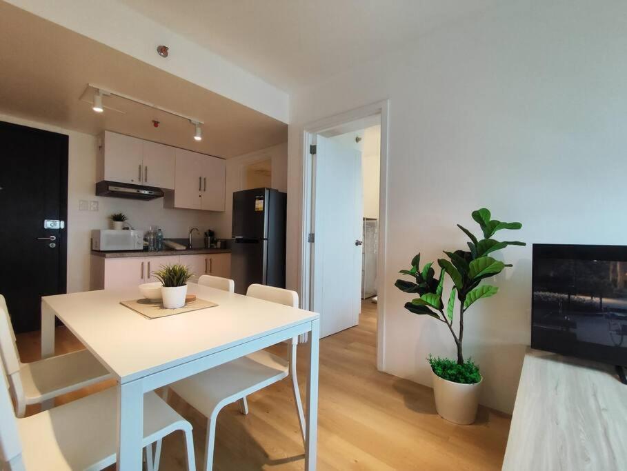 Oak At The Rochester Bridgeview Tower Apartment *
