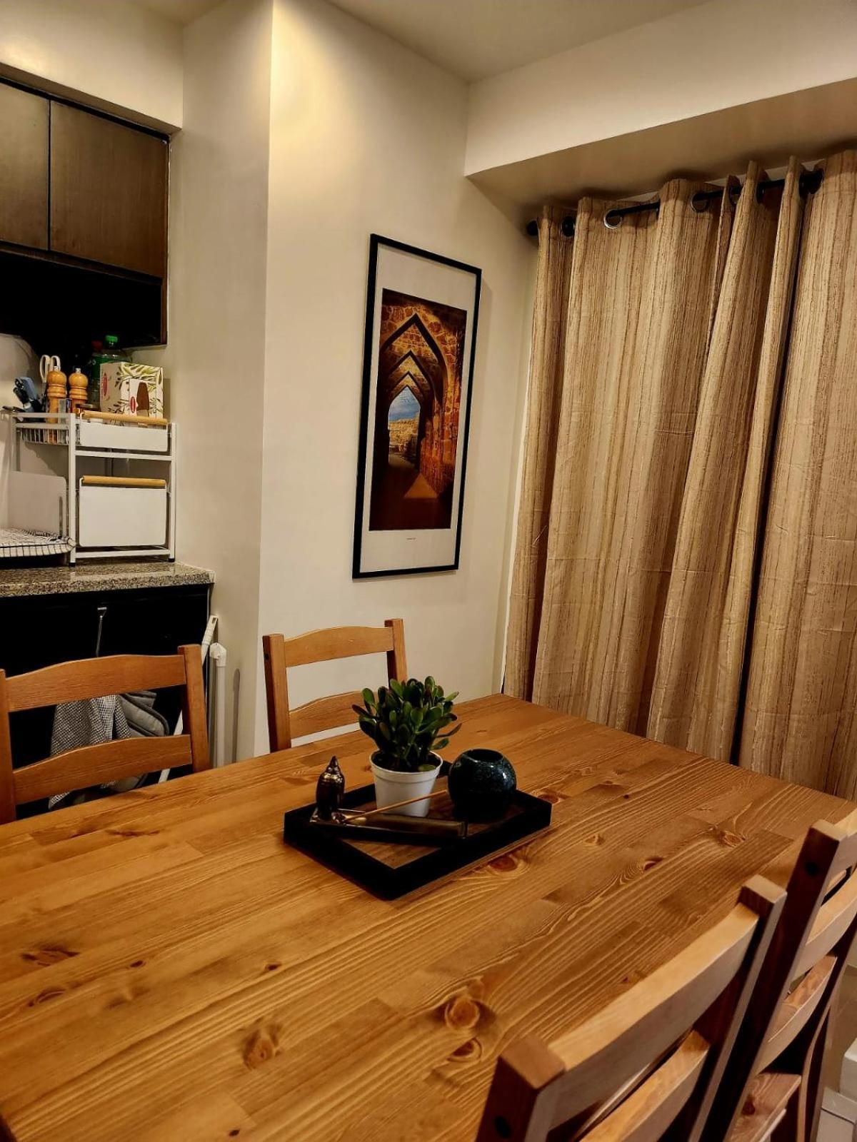 Victoria Towers D - 2 Bedroom Mejia Flat Apartment Manila